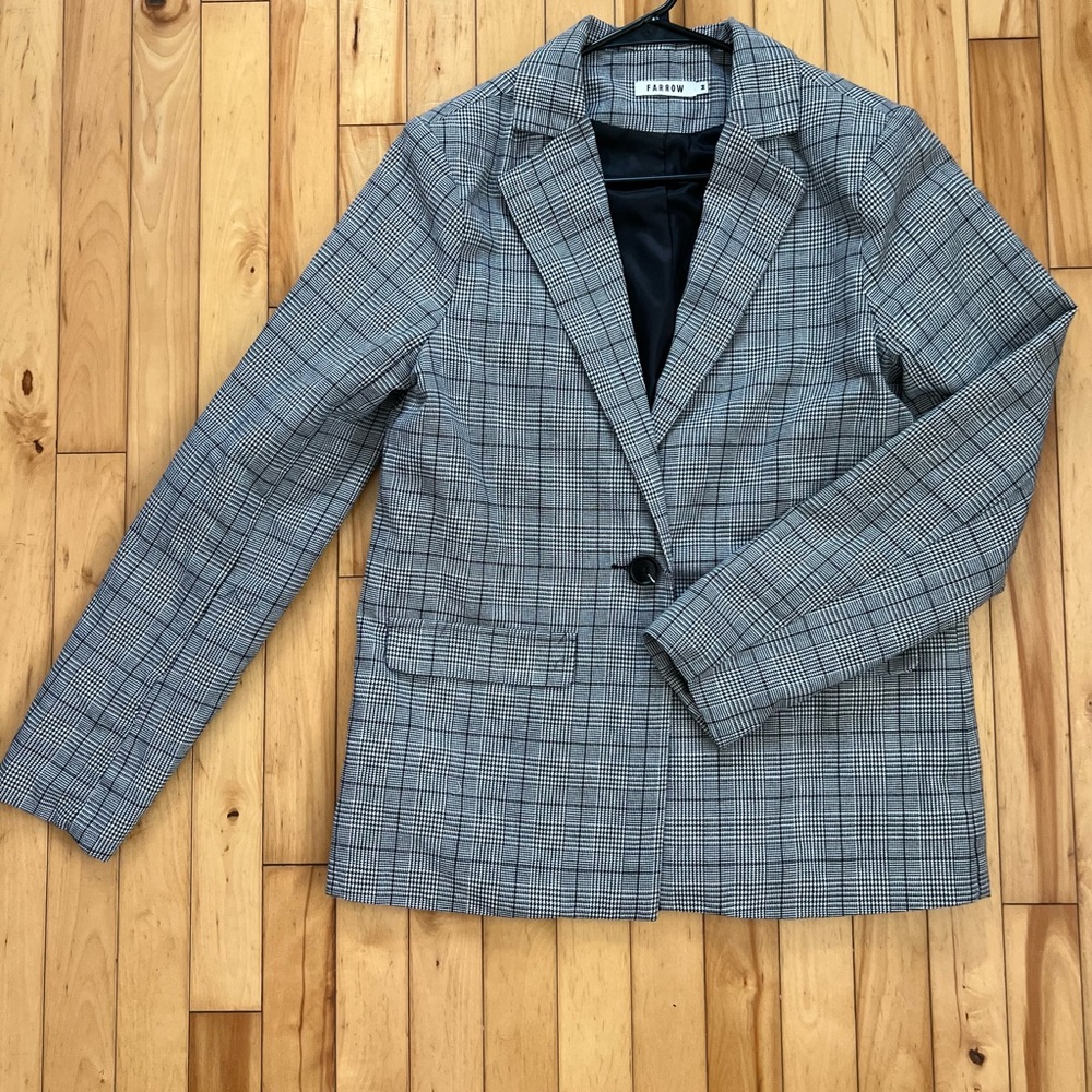 Oversized Blazer. Black and white. Size Medium. Great condition.